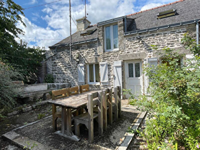 Au calme, expo sud, maison en pierre, bretagne sud, une chambre et mezzanine couchage, charmant terrain.