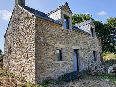Maison en pierre a finir de renover dans un hameau proche de Peaule