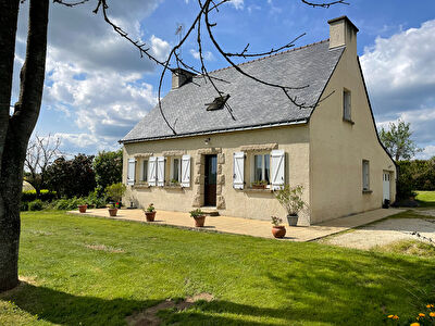 Belle maison LARRE, 2000 m2 terrain, vie de plain pieds, expo sud.