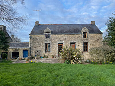 Entre Questembert et Muzillac, maison en pierre, expo sud, 3 chambres, sous-sol, 20 min ocean