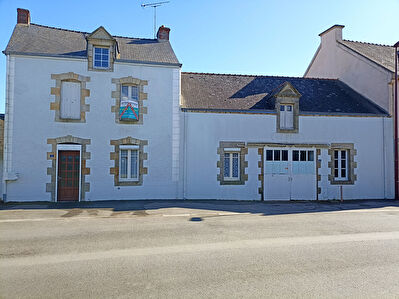 Malansac, maison de ville avec un potentiel de 180m2 a renover
