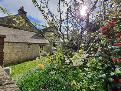 PRIX ATTRACTIF ! Maison en pierre dans le centre de Malansac, 4 chambres 140m2