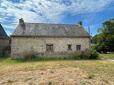 Maison en pierre, non mitoyenne, potentiel env 100 M2