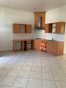 A LOUER A SAINTE BAZEILLE APPARTEMENT DE TYPE3