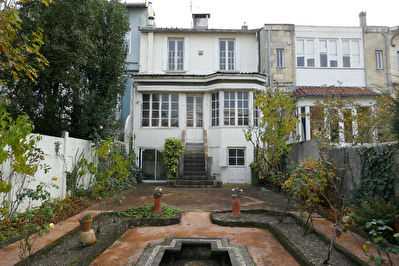 Saint Genes Bordeaux, Maison en pierre avec garage