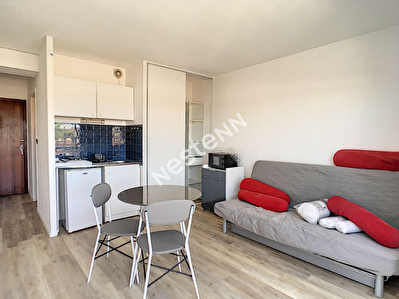 Studio meuble de 23m2 avec balcon proche Hopital Pellegrin-