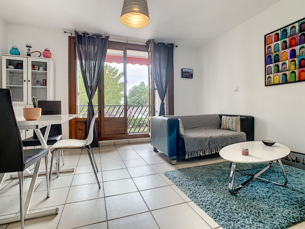 photos n°1 Appartement à vendre Talence 3 pièces, 2 ch, dans résidence calme, cave