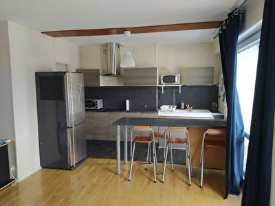 TALENCE-T1BIS MEUBLE AVEC BALCON SANS VIS A VIS-PARKING