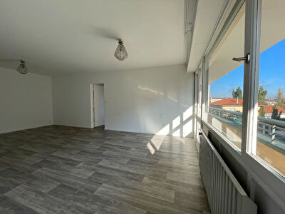 Appartement 3 pieces 75m2 2 chambres parking et cave Talence centre tramway et commerces