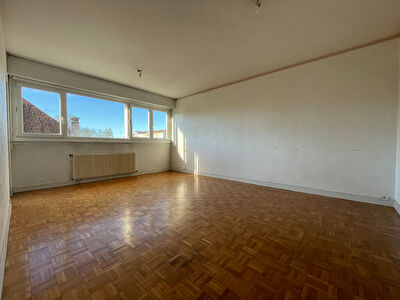 Appartement 1 piece 36 m2 avec cave et parking securise tramway ligne B au pied de la residence..
