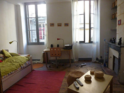 BORDEAUX : appartement T1 (28 m2) en location meublee