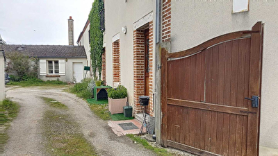 Maison mitoyenne 93 m2 construction 1900, terrain 1000 m2, JOUY-LE-POTIER- A LOUER-
