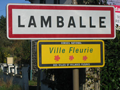 TERRAIN CONSTRUCTIBLE LAMBALLE - 568 m2