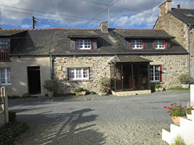Longere Hillion a proximite d'Yffiniac