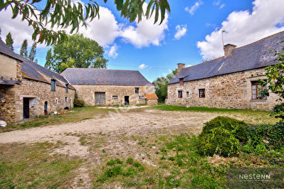 Corps de ferme a POMMERET