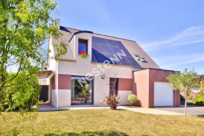 Contemporaine situee a LAMBALLE