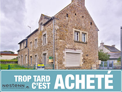 Deux maisons dans le bourg de l'hopital de Quessoy