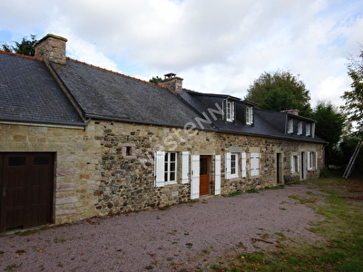 HENANSAL longere non mitoyenne avec garage et grand terrain