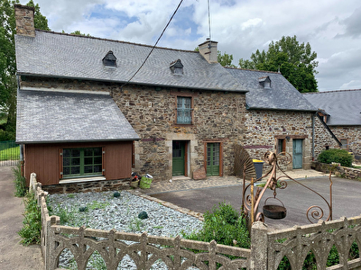Maison en pierres , en campagne et proche du bourg PLENEE JUGON
