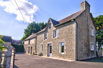 Maison avec hangar, en campagne LE GOURAY