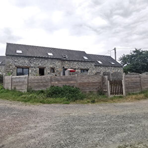 PLEDRAN - Ensemble immobilier en pierre dans un hameau paisible !