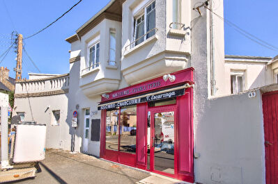 IMMEUBLE LOUE 1700€ PAR MOIS QUARTIER SAINT MICHEL AVEC LOCAL COMMERCIAL ET APPARTEMENT