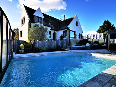 Maison familiale , avec piscine parfaitement renovee.