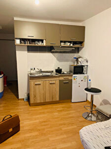STUDIO SAINT BRIEUC HYPERCENTRE DERNIER ETAGE LOUE 320Â C.C.