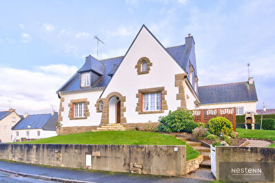 Grande Maison Neo-Bretonne, 4 chambres, grenier amenageable, sous-sol, proche centre de Tregueux
