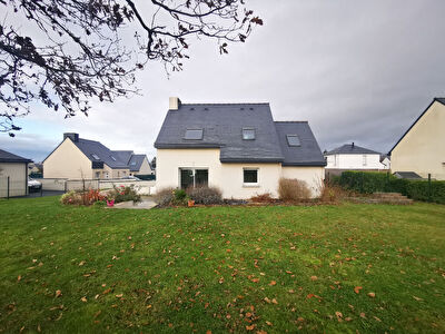 Maison contemporaine en impasse 4 chambres, 572 m2 de terrain a Yffiniac