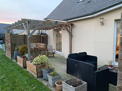 Maison vivable de plain pied dans le bourg de Plenee Jugon