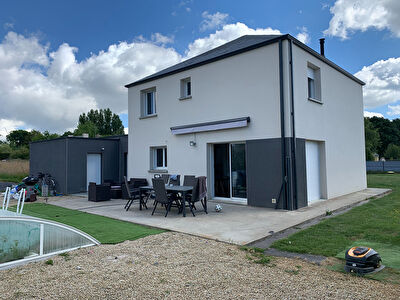 Contemporaine a 10 minutes de Lamballe.