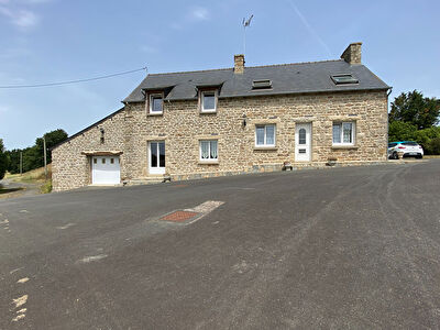 Maison en pierre en campagne