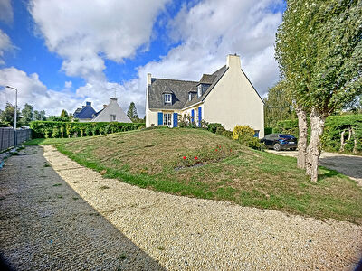 PLEDRAN, Grande maison familiale 4 chambres, vivable de plain-pied, plein centre bourg
