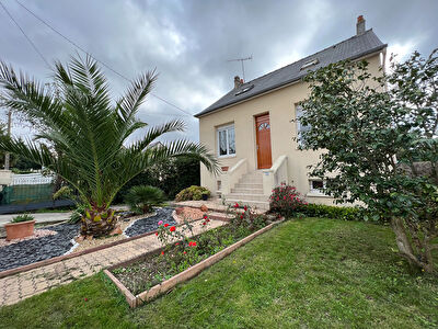 Maison LAMBALLE -Proche des commerces et de la RN12.