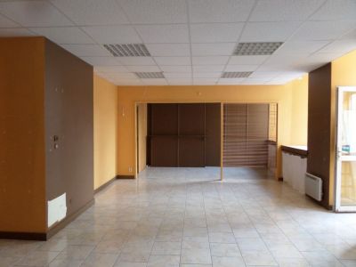 LOCAL COMMERCIAL situe en centre ville !!!