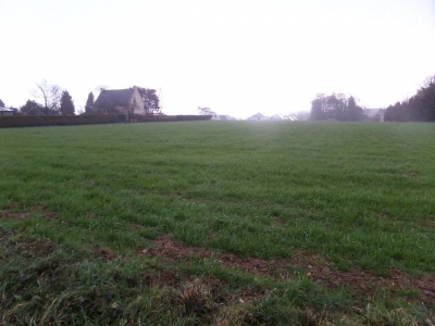 Terrain a batir de 1750 m2 - PROCHE BOURG