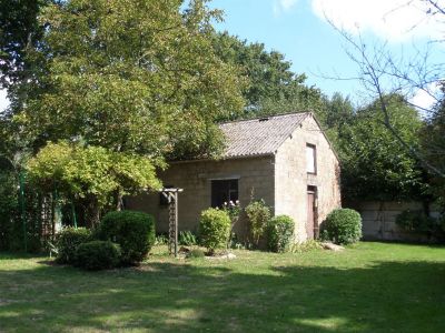 Batisse a renover sur terrain constructible de 935 m2