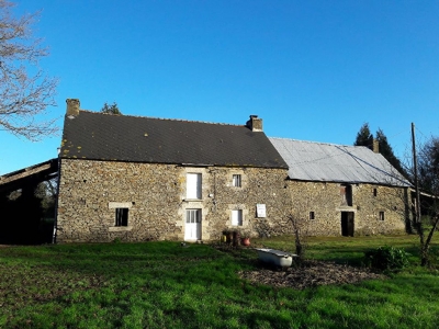Belle longere en pierre a renover a Hellean (56120)