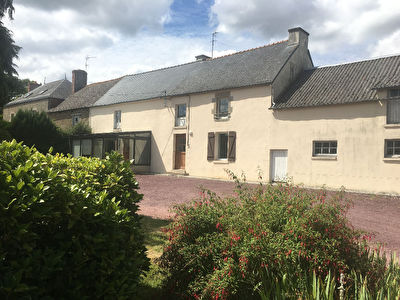Corps de ferme de 220m2 a TAUPONT (56800)