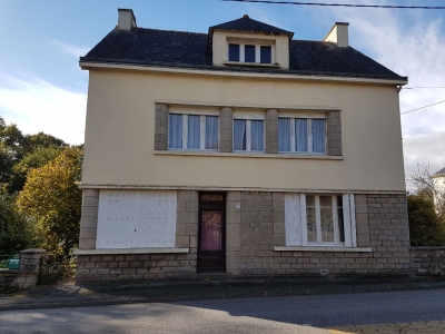 Ensemble de deux maisons et un hangar a St Malo Des Trois Fontaines (56490)