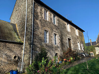 Jolie maison en pierres a Taupont (56800)
