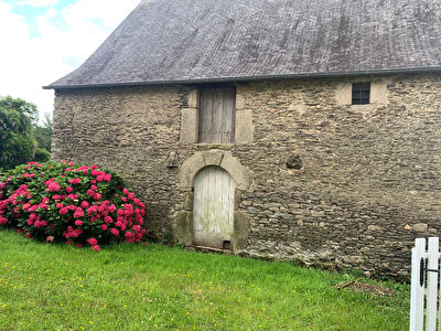 Maison a renover a Guillac (56800)