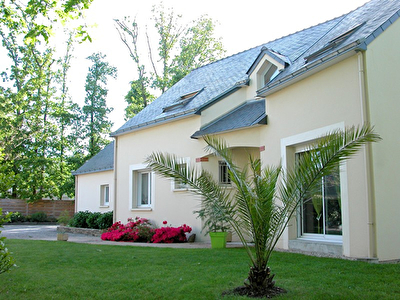 CARQUEFOU MAISON CONTEMPORAINE 5 CHAMBRES, BUREAU ET MEZZANINE