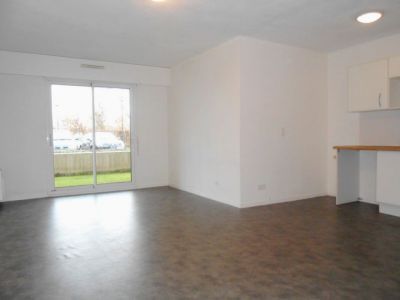 CARQUEFOU APPARTEMENT RECENT TYPE 3 PROCHE BUS ET COMMERCES