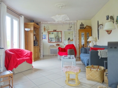 Maison Traditionnelle Suce Sur Erdre avec beau terrain