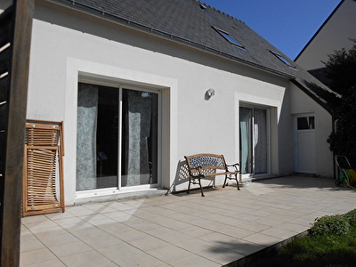 CARQUEFOU CENTRE VILLE MAISON FAMILIALE 5 CHAMBRES DONT 1 EN REZ-DE-CHAUSSEE ET 2 AVEC SALLE D'EAU PRIVATIVE