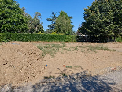 Terrain constructible de 490 m2 a Suce sur Erdre