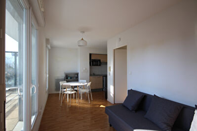 Nantes Rond Point de Vannes - T2 duplex avec terrasse et place de parking