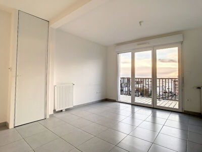 Nantes Rond-Point-Paris - T2 avec balcon et place de parking